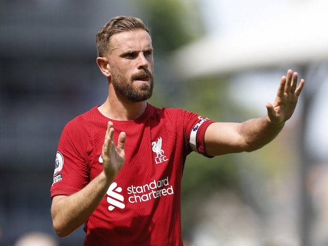 Jordan Henderson en acció per al Liverpool el 6 d'agost de 2022