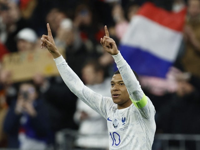 El francès Kylian Mbappe celebra el seu tercer gol el 24 de març de 2023