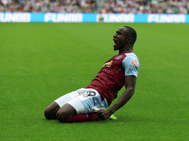 Moussa Diaby celebra el gol de l'Aston Villa el 12 d'agost de 2023