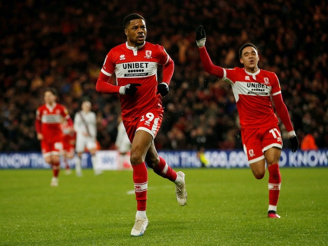Chuba Akpom de Middlesbrough celebra el seu primer gol el 14 de març de 2023