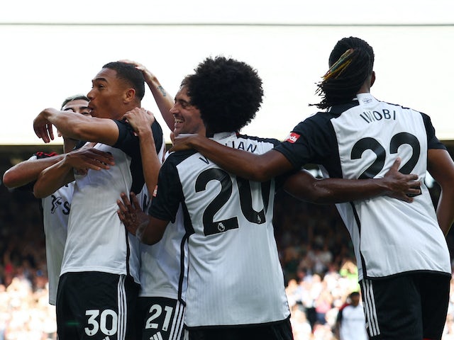 El davanter del Fulham Carlos Vinicius celebra el gol contra Luton Town el 16 de setembre de 2023