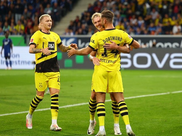 Niclas Fullkrug del Borussia Dortmund celebra el seu primer gol amb Julian Brandt i Marco Reus el 29 de setembre de 2023