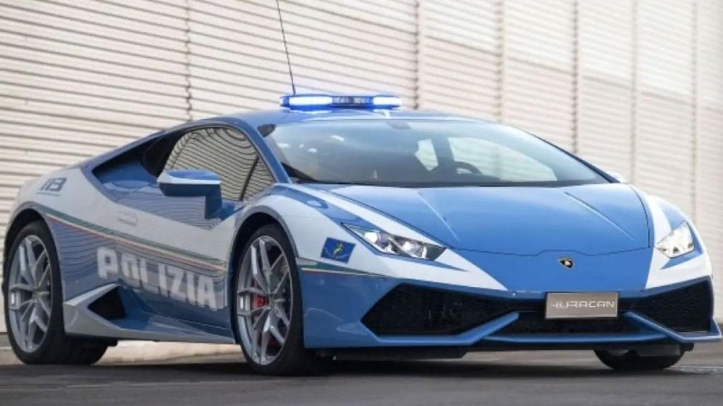 Deu cotxes de policia per a la persecució: des del Lamborghini Huracán fins al Porsche 911