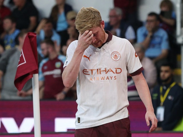 Kevin De Bruyne del Manchester City després de ser substituït per lesió l'11 d'agost de 2023