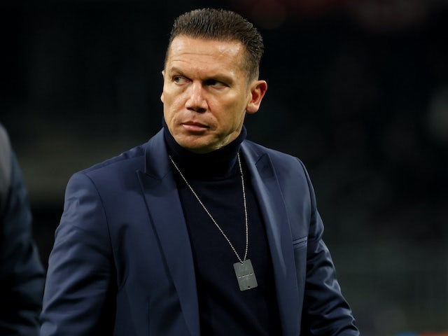 L'entrenador de l'Estrella Roja de Belgrad, Barak Bakhar, al final de la primera meitat el 28 de novembre de 2023