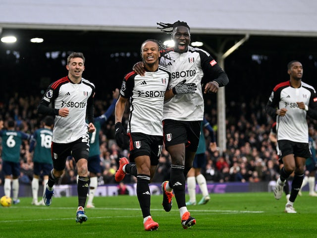 Bobby Decordova-Reid del Fulham celebra el seu segon gol el 31 de desembre de 2023