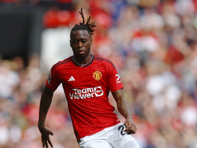 Aaron Wan-Bissaka en acció per al Manchester United l'agost de 2023