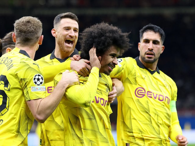 Karim Adeyemi del Borussia Dortmund celebra el seu tercer gol amb Julian Ryerson, Salih Ozcan i Emre Can el 28 de novembre de 2023.
