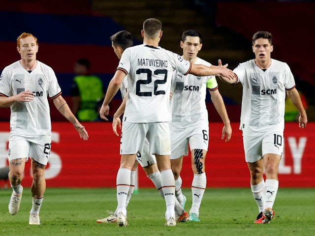 Georgiy Sudakov del Shakhtar Donetsk celebra el seu primer gol amb els seus companys el 25 d'octubre de 2023