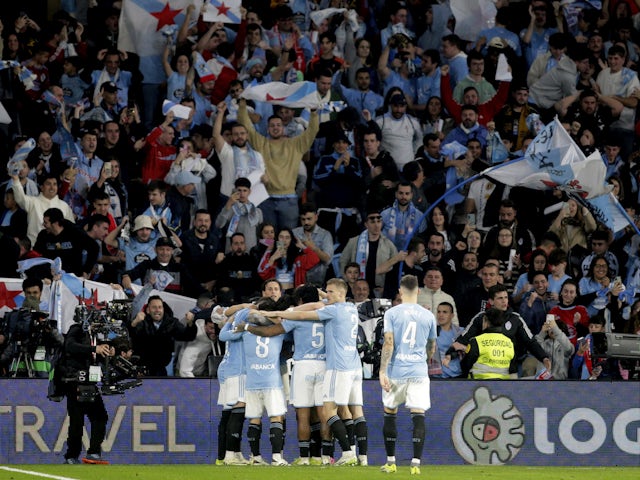Iago Aspas del Celta de Vigo celebra el 17 de febrer de 2024 marcar el seu primer gol amb els seus companys.