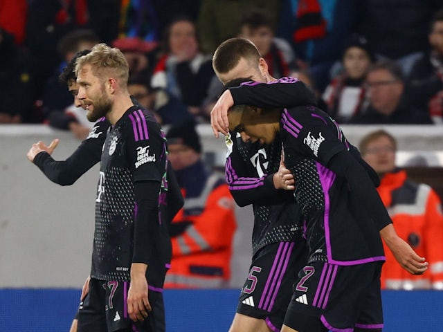 Jamal Musiala del Bayern de Munic celebra el seu segon gol amb Aleksander Pavlovic l'1 de març de 2024