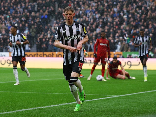 Anthony Gordon del Newcastle United celebra el seu segon gol el 2 de març de 2024