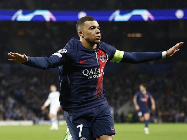 Kylian Mbappe del Paris Saint-Germain celebra el seu primer gol el 5 de març de 2024