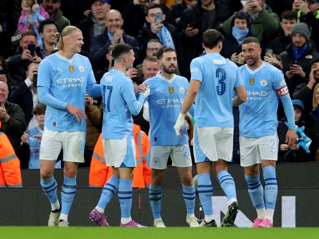 Bernardo Silva del Manchester City celebra el seu primer gol amb els seus companys el 16 de març de 2024