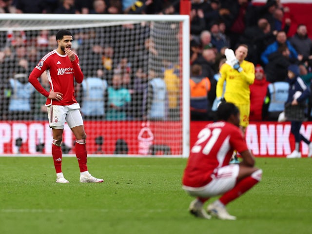 Els jugadors de Nottingham Forest semblen abatuts el 2 de març de 2024