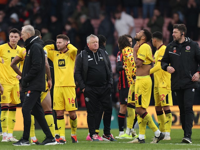 L'entrenador del Sheffield United Chris Wilder, Oliver Norwood i Auston Trusty reaccionen després del partit del 9 de març de 2024