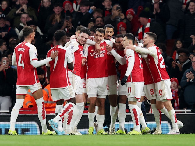 Gabriel i els seus companys de l'Arsenal celebren després que Sven Botman del Newcastle United anotés un autogol el 24 de febrer de 2024.