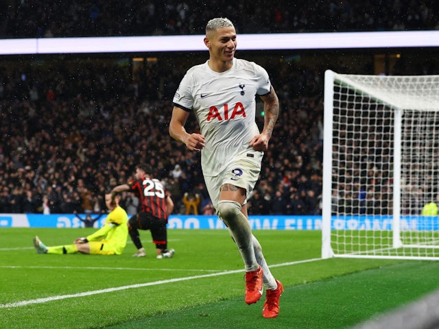 Richarlison del Tottenham Hotspur celebra el seu tercer gol el 31 de desembre de 2023