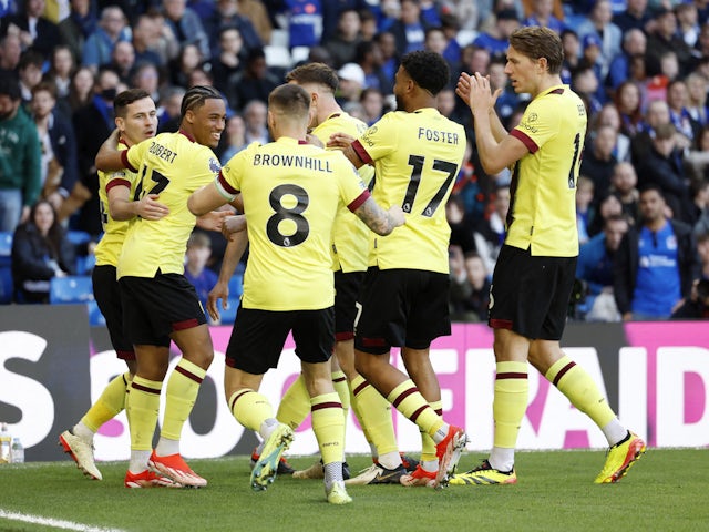 Josh Cullen de Burnley celebra el gol contra el Chelsea el 30 de març de 2024