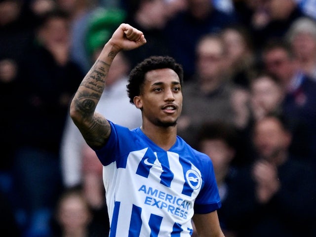 Joao Pedro de Brighton & Hove Albion celebra el seu primer gol el 5 de maig de 2024