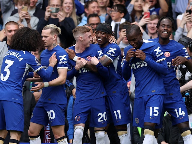 Noni Madueke del Chelsea celebra el gol contra el West Ham United el 5 de maig de 2024
