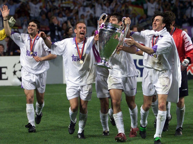 El Reial Madrid celebra la victòria de la Juventus a la final de la Champions el 20 de maig de 1998