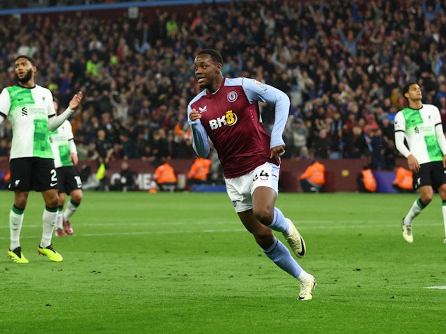 Jhon Duran de l'Aston Villa celebra el seu tercer gol el 13 de maig de 2024