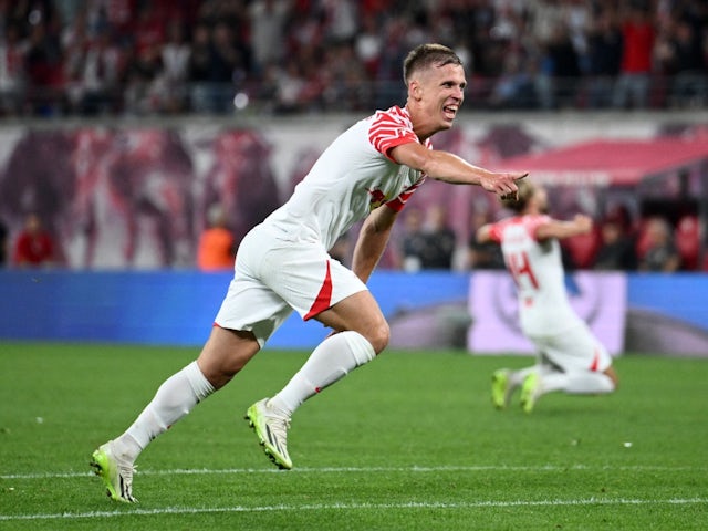 Dani Olmo de l'RB Leipzig celebra el seu segon gol el 25 d'agost de 2023