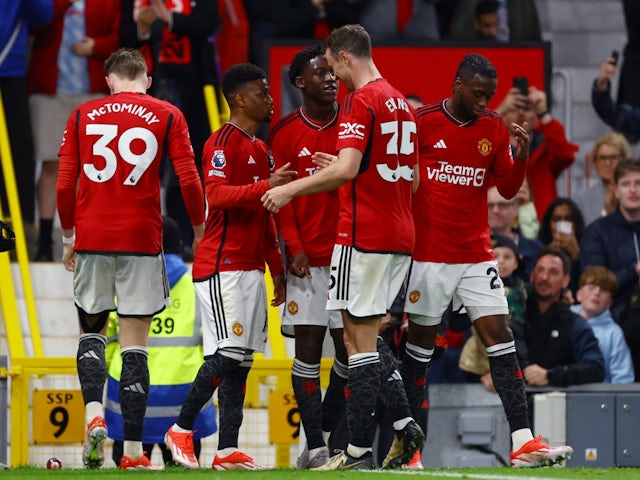 Amad Diallo del Manchester United celebra el seu segon gol amb els seus companys el 15 de maig de 2024