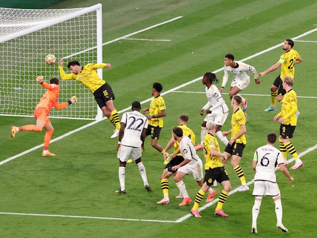 Dani Carvajal del Reial Madrid marca contra el Borussia Dortmund l'1 de juny de 2024
