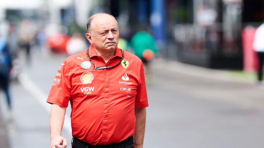 Vasseur: "Ni campions després de Mònaco, ni estúpid avui".  Leclerc: "Ferrari, ritme perdut"